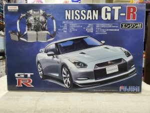NISSAN　GT-R(エンジン付き)